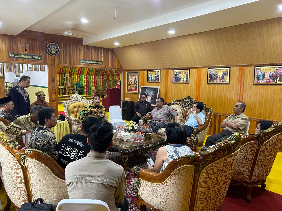 Official meeting with the royal office with investors from Singapore and India